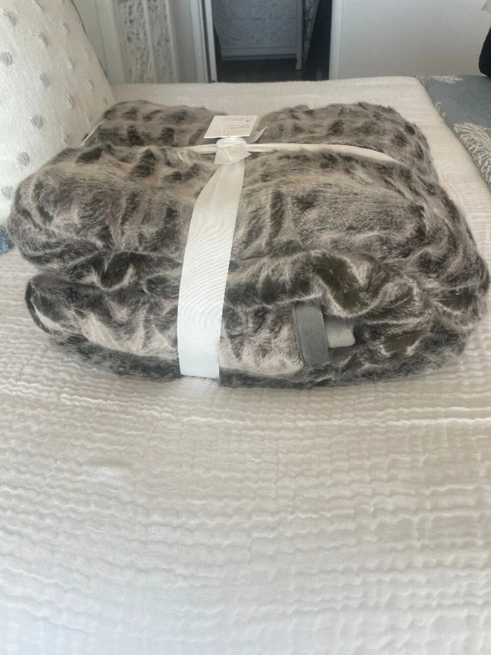 POTTERY BARN FAUX FUR RUCHED THROW BLANKET 60
